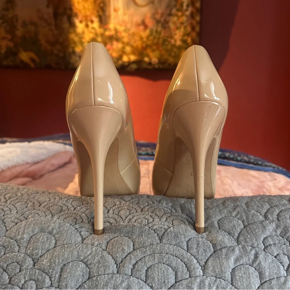 💋 Sleek Nude Patent Platform Pumps – Size 37 (US 6.5) 💋 - Picture 3 of 8